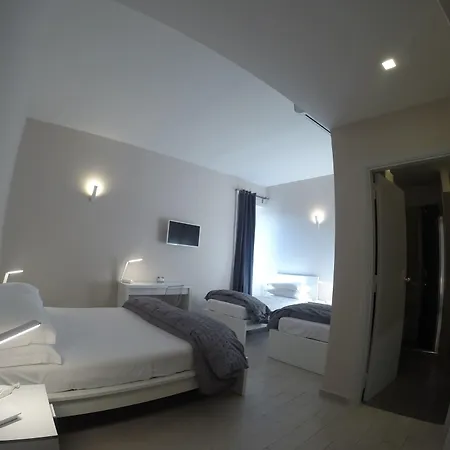 Up 3* Nápoles